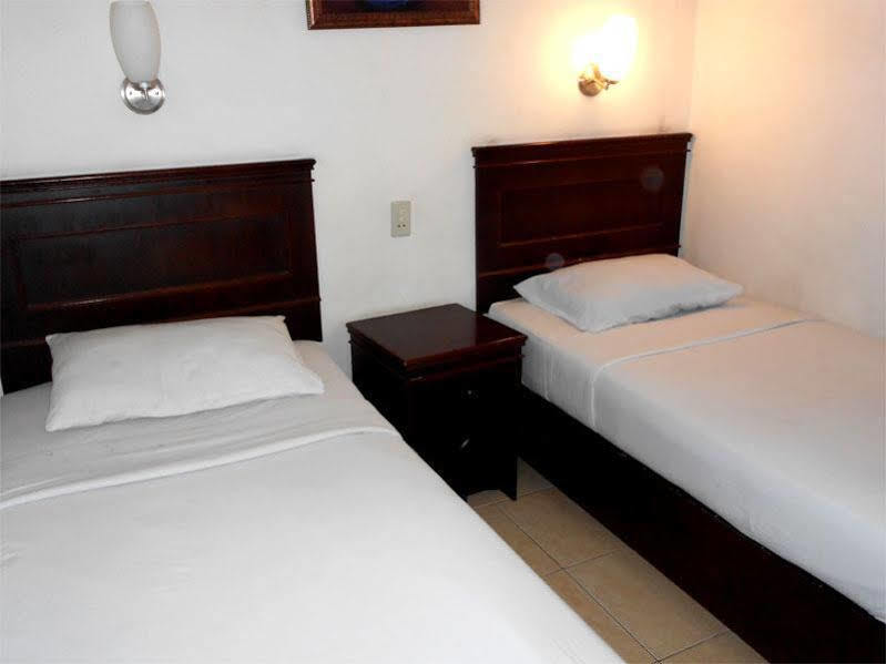 Oyo 1030 Hotel Bumi Asih Medan Dış mekan fotoğraf
