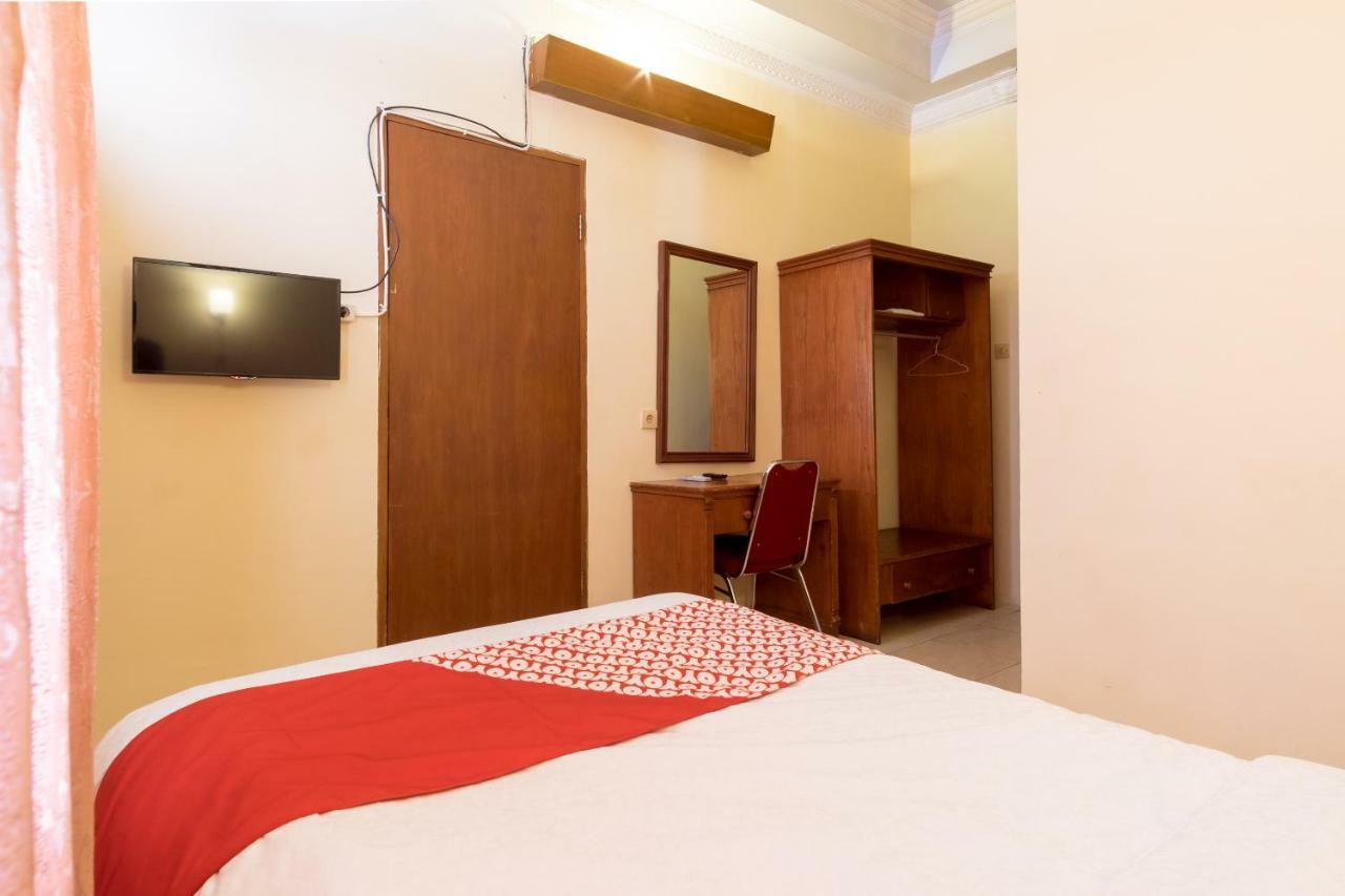 Oyo 1030 Hotel Bumi Asih Medan Dış mekan fotoğraf