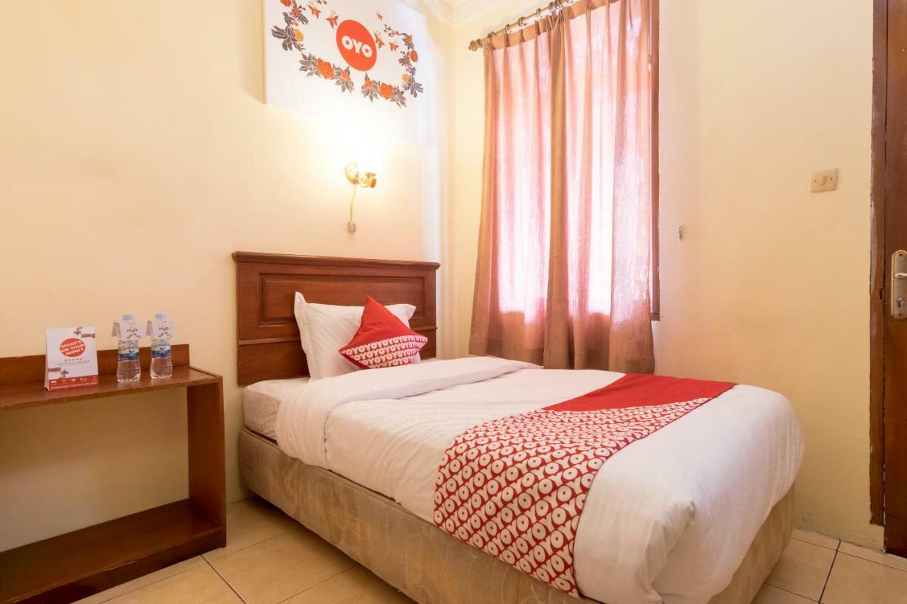 Oyo 1030 Hotel Bumi Asih Medan Dış mekan fotoğraf