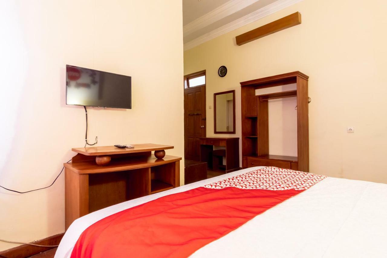 Oyo 1030 Hotel Bumi Asih Medan Dış mekan fotoğraf