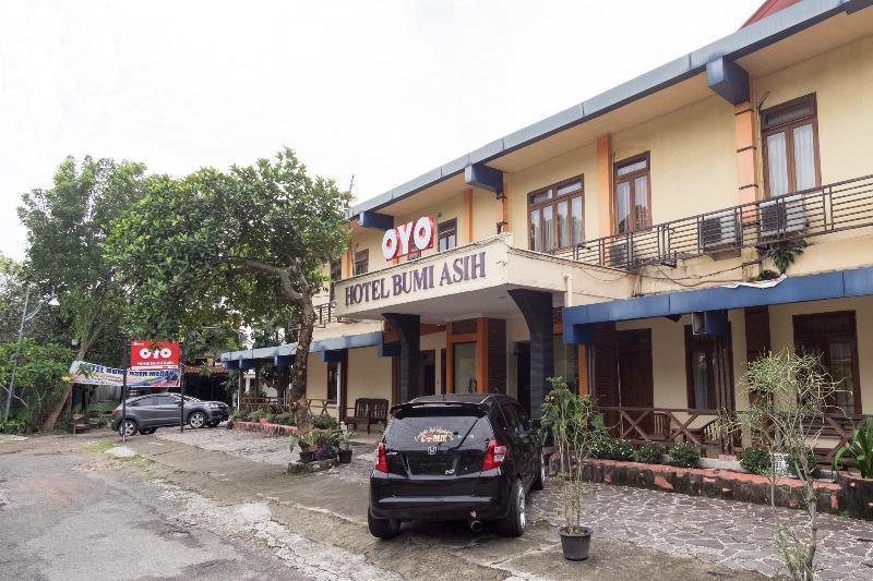 Oyo 1030 Hotel Bumi Asih Medan Dış mekan fotoğraf